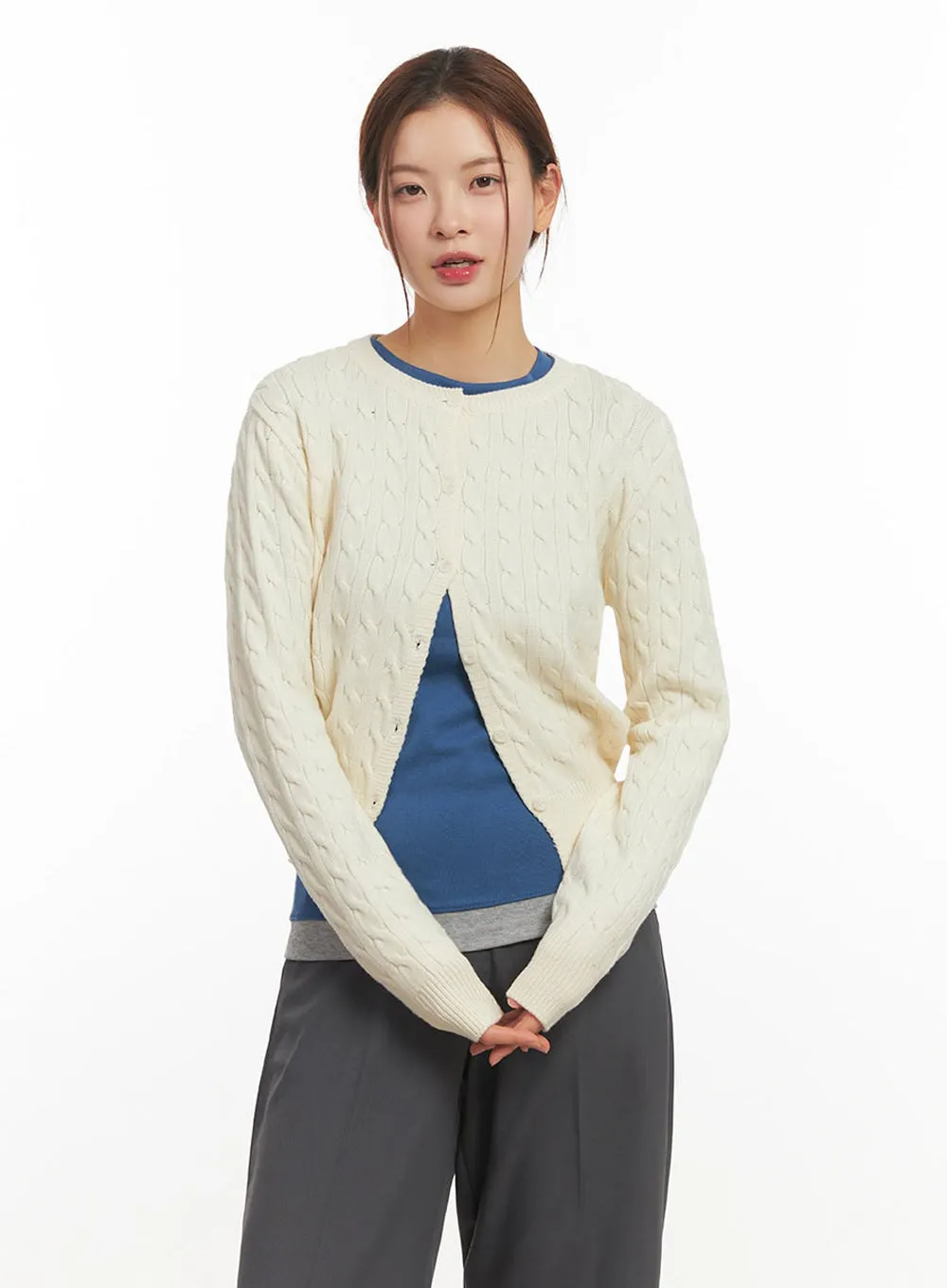 Cable-Knit Buttoned Cardigan IM524