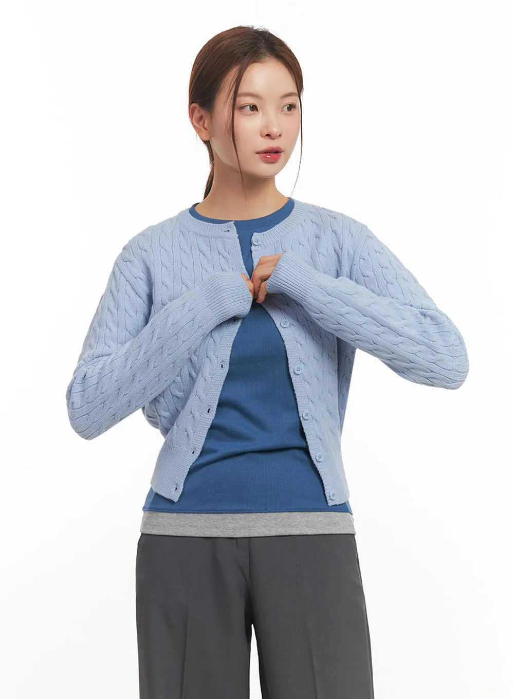 Cable-Knit Buttoned Cardigan IM524